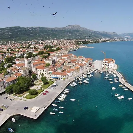 Apartment Antonio With Balcony, Near The Kastela