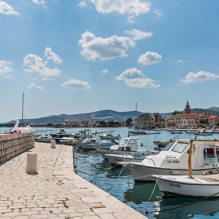 Apartment Antonio With Balcony, Near The Kastela